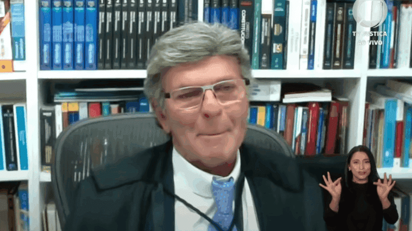 Fux e Barroso se despedem no STF: “Seja feliz”, emociona ministro