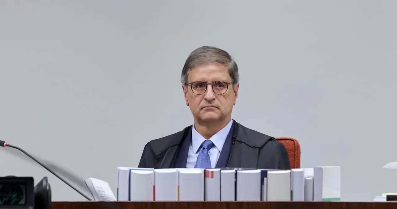 Paulo Gonet defende atuação discreta e critica Flávio Bolsonaro em sabatina