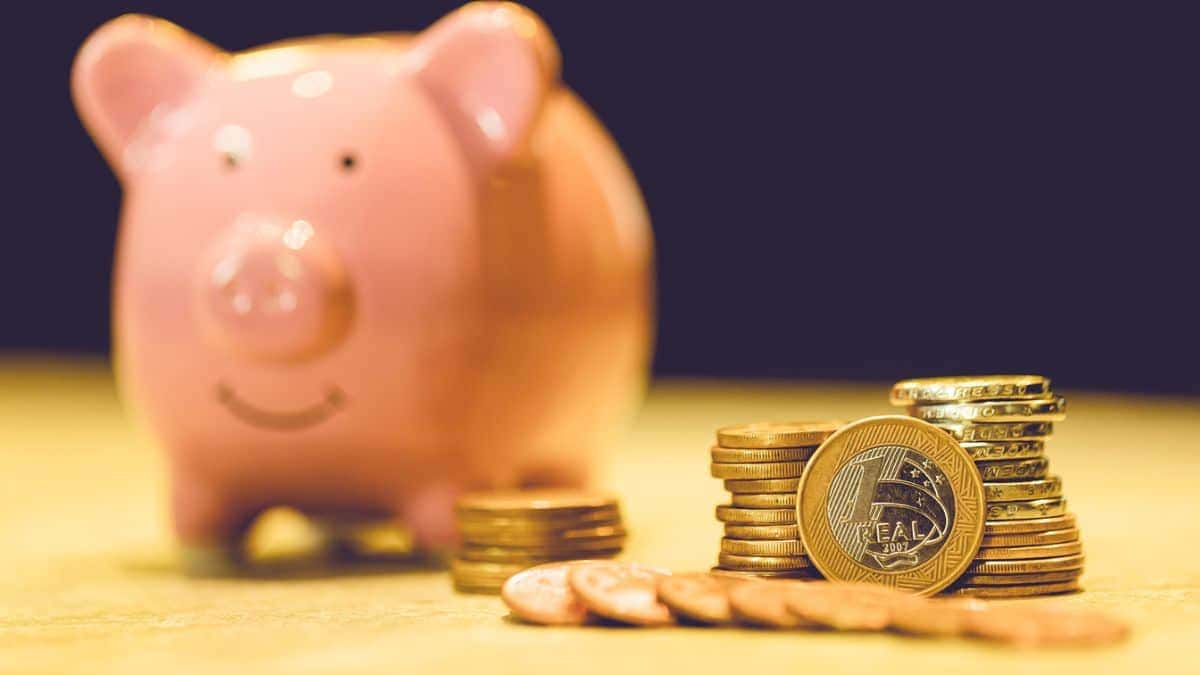Análise Econômica: Inflação, Mercado de Trabalho e Expectativas para a Selic