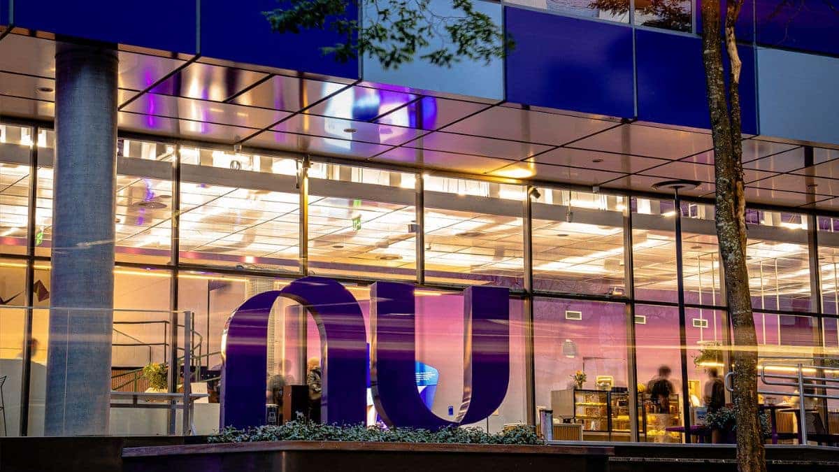 Nubank: Lucro de R$ 4,4 Bilhões em 2026 e Expansão Internacional Impulsiona Ação (ROXO34)