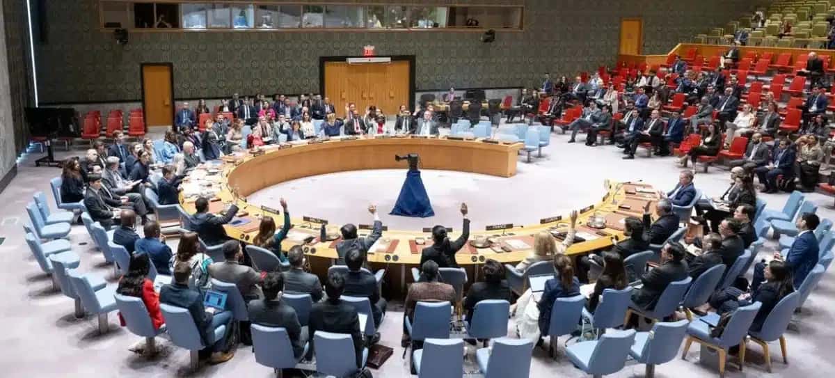 EAU Urge ONU a Intervir no Estreito de Ormuz: Crise Energética Global?
