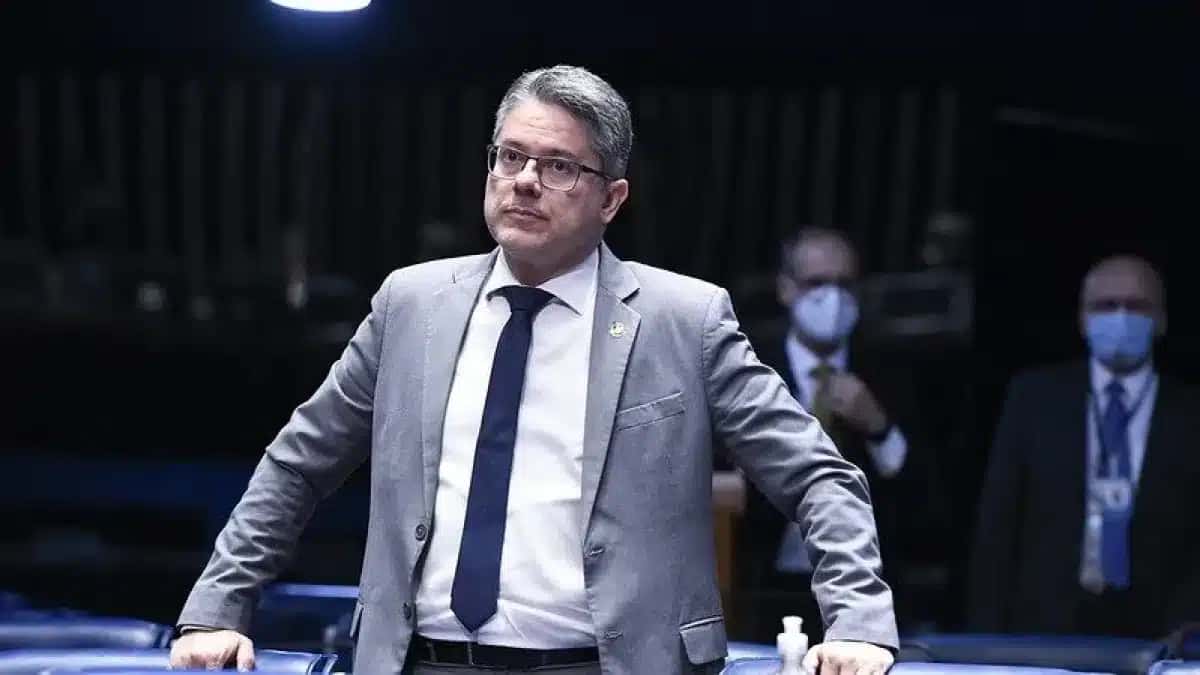 Cármen Lúcia alerta: Crise de confiança no Judiciário e pressão internacional no STF