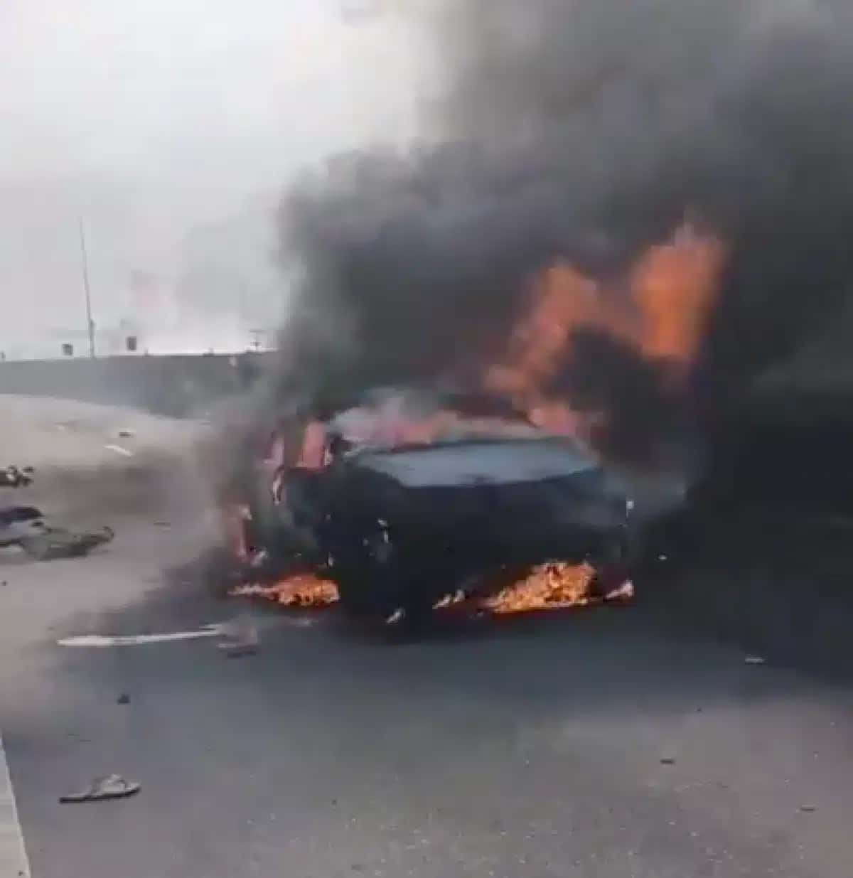 Explosão na Via Dutra em Barra Mansa causa mortes e paralisa tráfego em 2026!