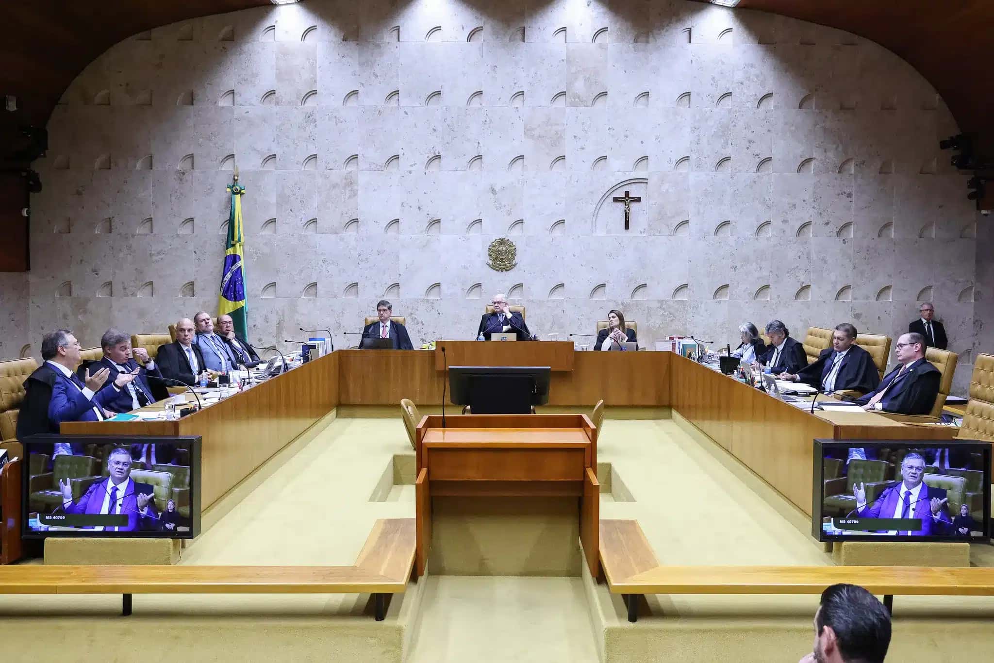 Bolsonaro no STF: Julgamento Urgente Sobre Bloqueios em Redes Sociais!