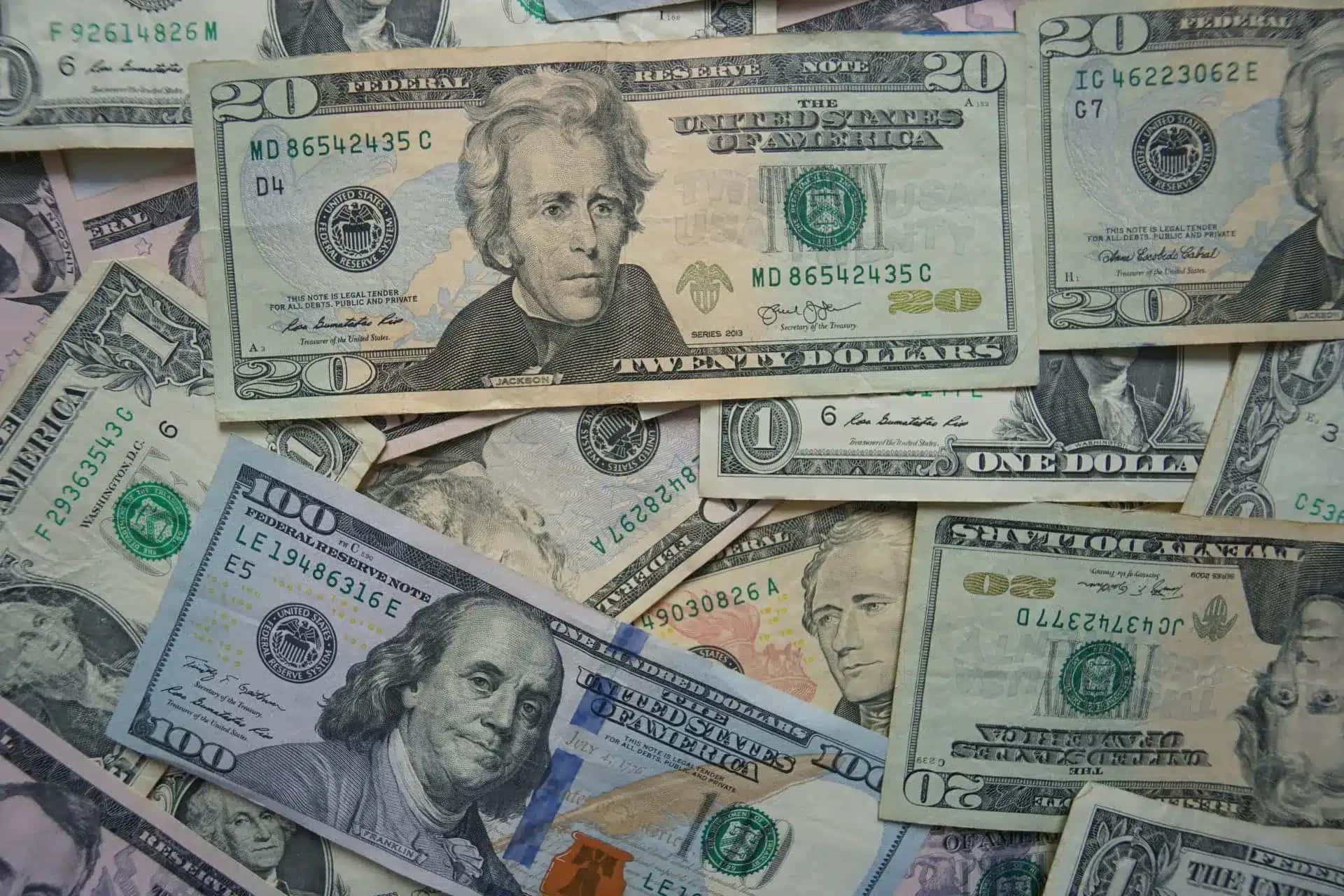 Acordo Irã-EUA impulsiona estabilidade do dólar e mercados globais em alta!