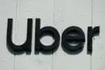 Uber restringe categorias Black e Comfort a partir de 2026, com novas regras para veículos