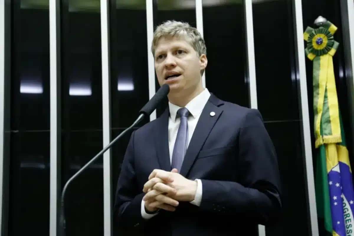 Partido Novo propõe PEC para ampliar impeachment de ministros do STF