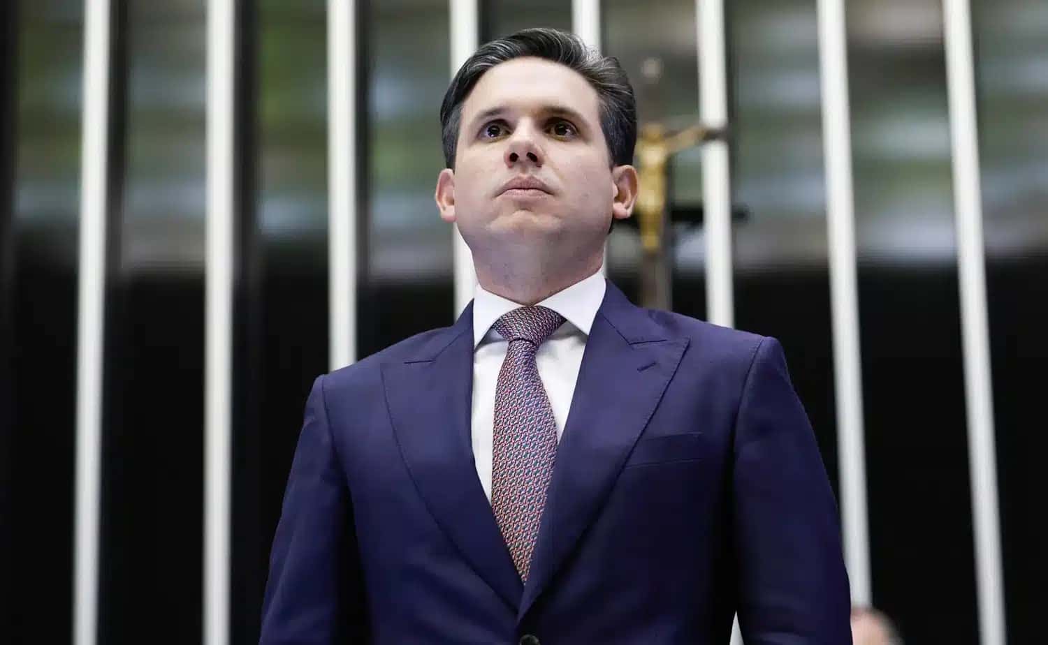 Hugo Motta enfrenta queda de apoio entre deputados e base governamental