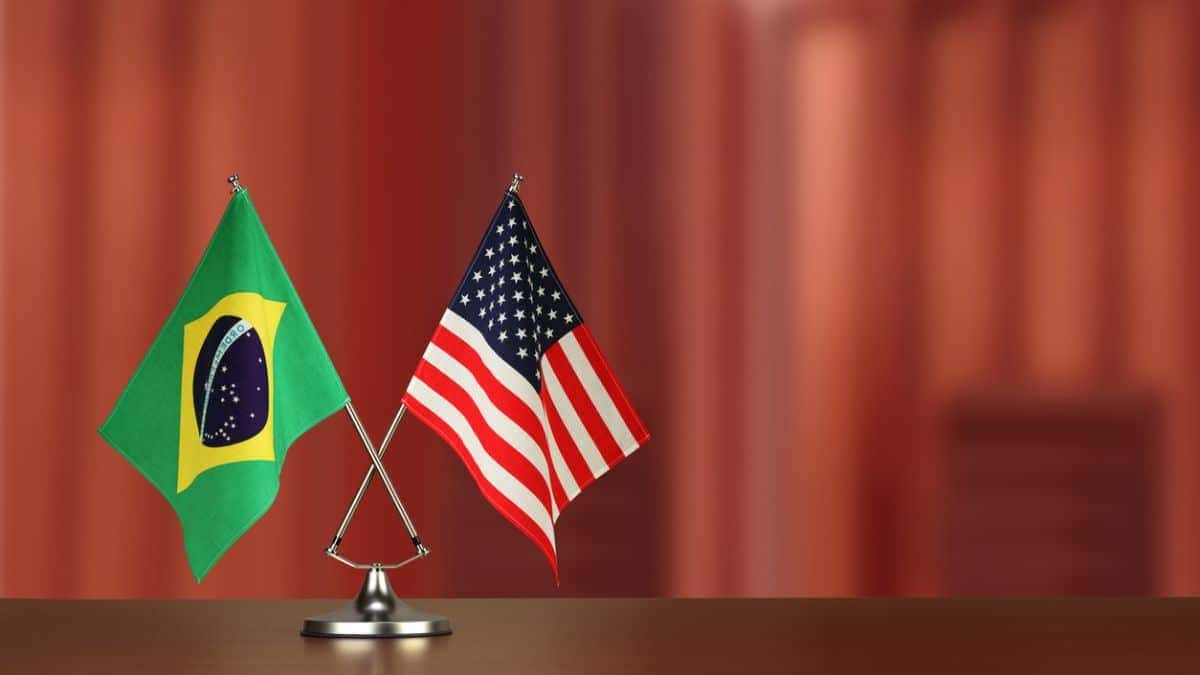 Federal Reserve mantém juros, Copom sinaliza cortes e IA impacta mercados