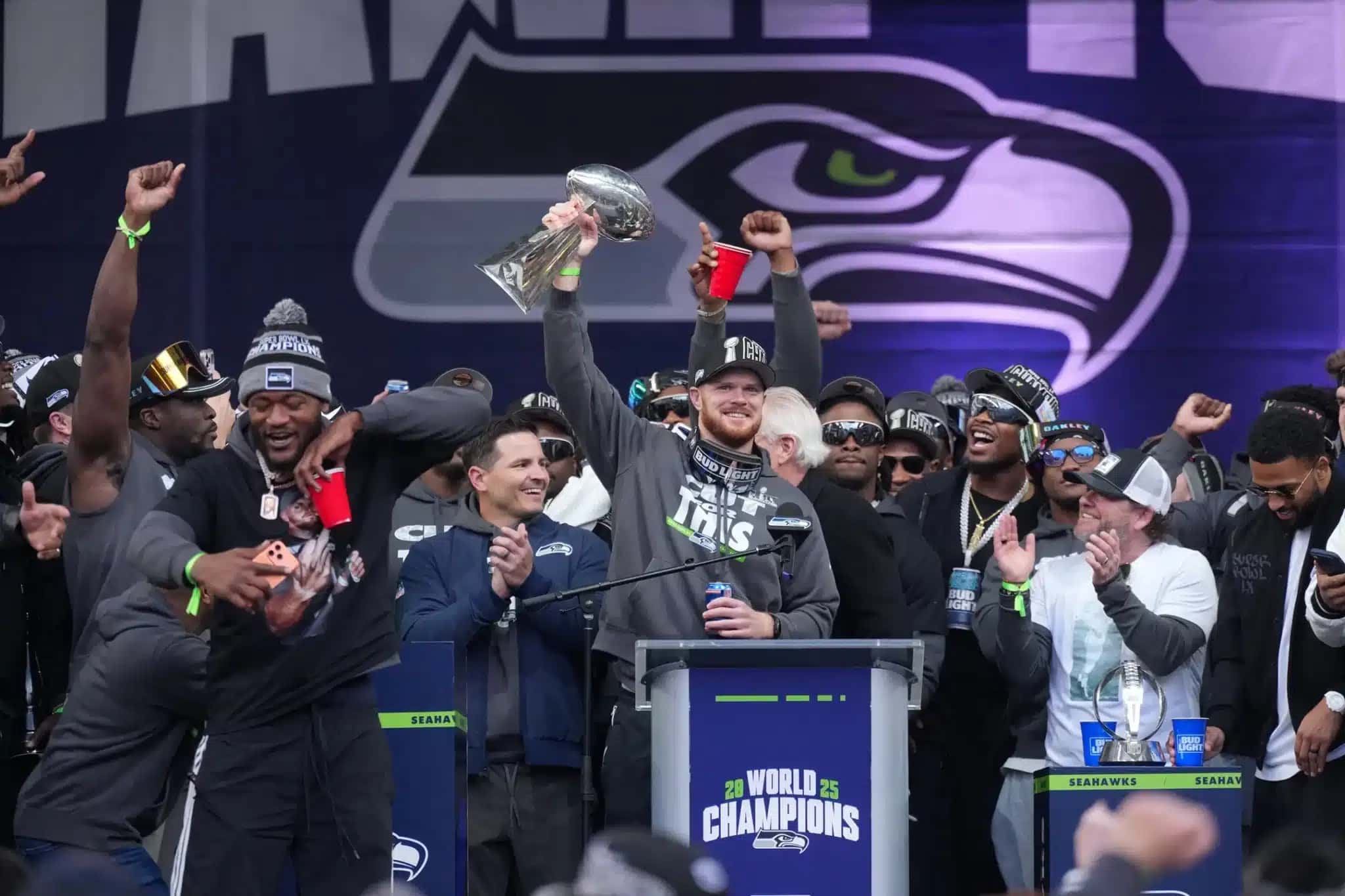 Seattle Seahawks: Zuckerberg e Cook na Guerra por Aquisição do Campeão da NFL
