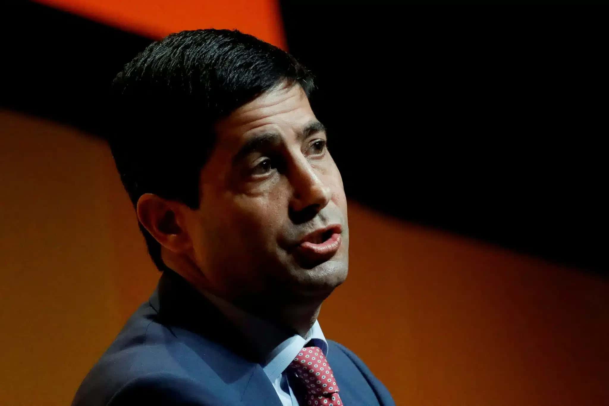Kevin Warsh Assume Cargo no Fed Após Aprovação no Senado dos EUA