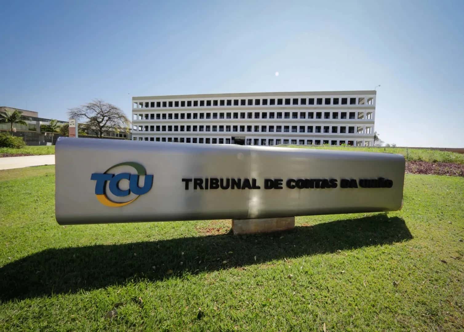 TCU aponta desperdício milionário: voos da FAB custam caro e sem justificativa?