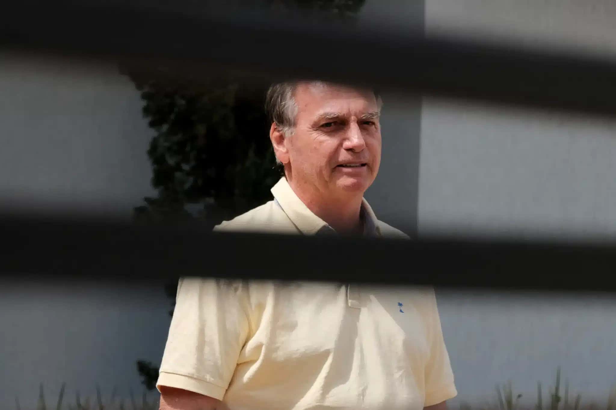 Bolsonaro Submetido a Cirurgia de 5 Horas: Primeiros Detalhes e Apelo de Michelle