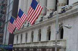 IPO Gigantes de 2025: Smithfield, SailPoint e Outras Ações Impactantes!